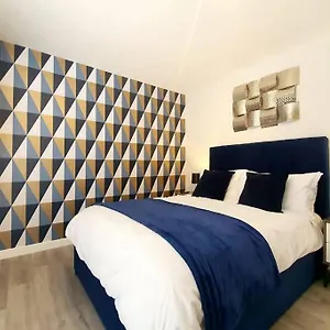 Modern 1 Bedroom Apartment, Close To The With Parking Bournemouth