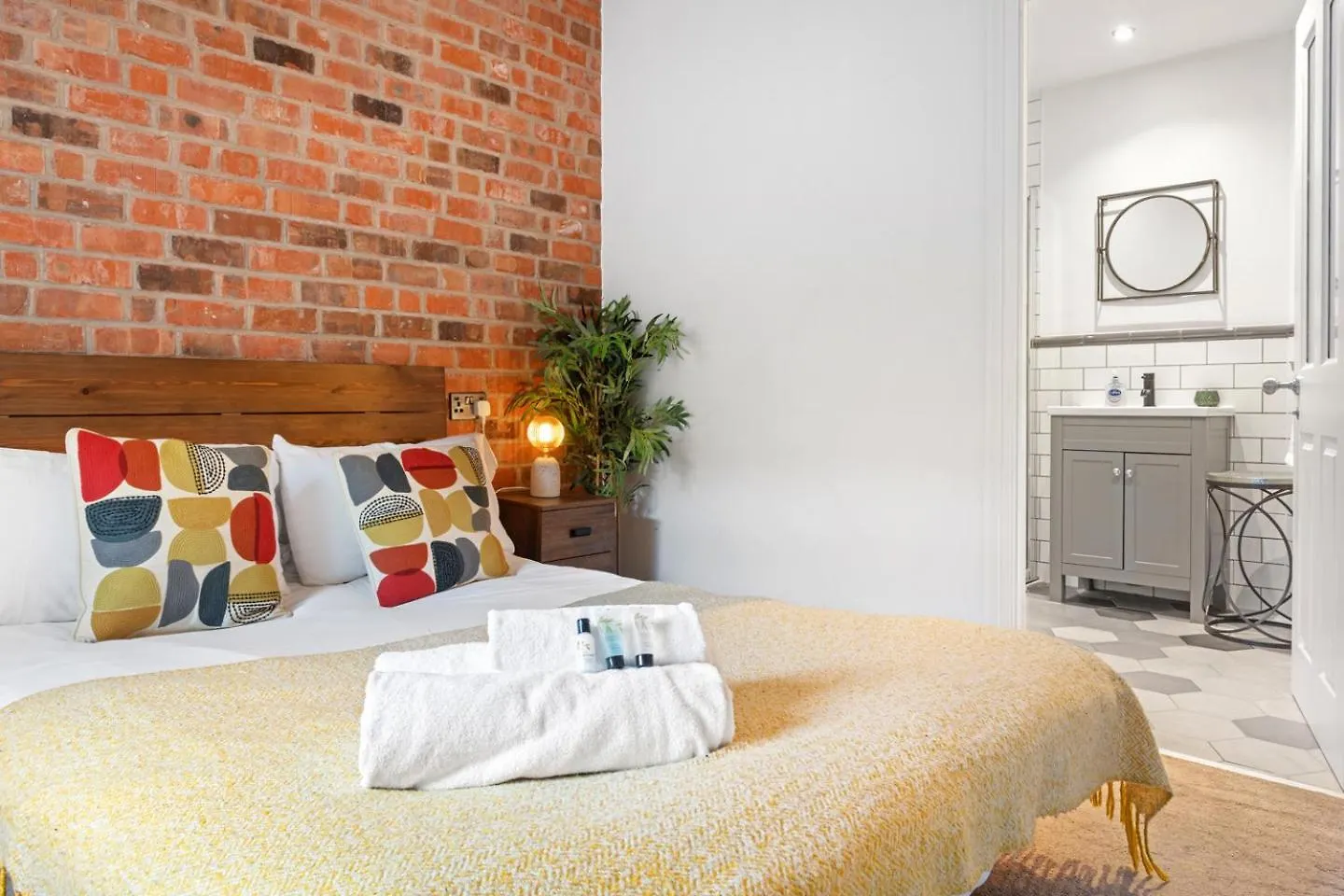 Luxurious City Centre Lace Market Apartment Nottingham
